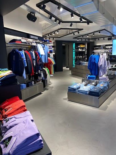 Haut District, Magasin de Vêtements à Paris 18