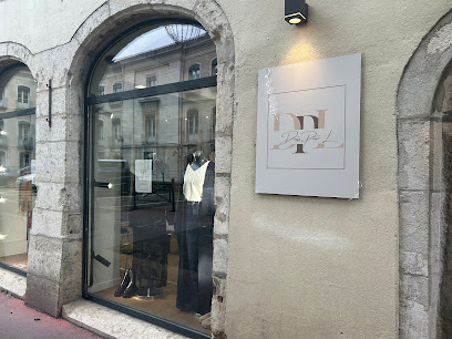 Dress Pour L Magasin De Vêtements à Bourg-en-Bresse