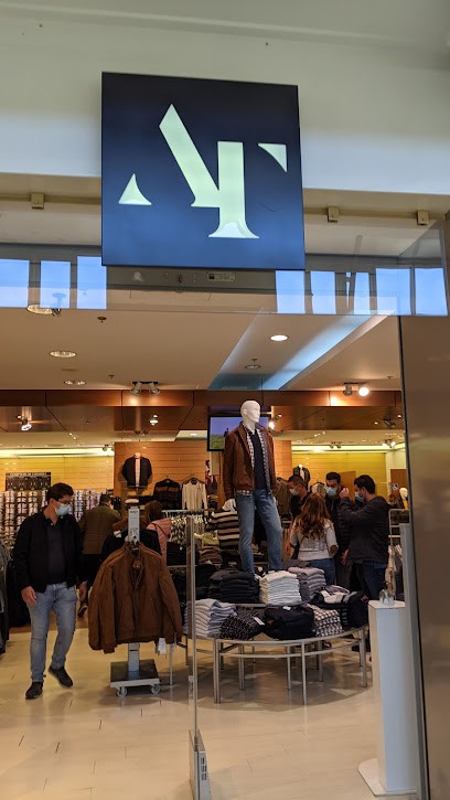 Armand Thiery, Magasin de Vêtements à Serris
