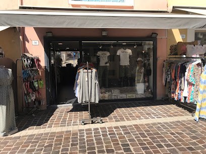 Face à Face, Magasin de Vêtements à Sainte-Maxime