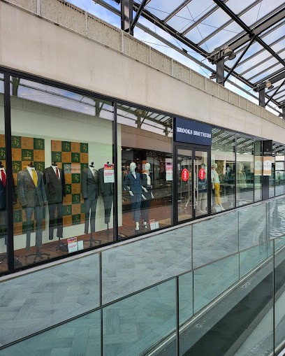 Brooks Brothers, Magasin de Vêtements aux Clayes-sous-Bois