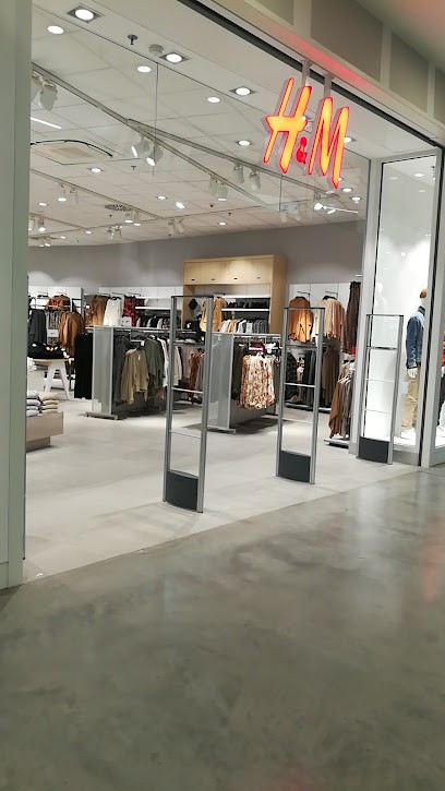 H&M, Magasin de Vêtements à Saint-Martin-des-Champs