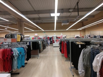 La Halle Les Angles, Magasin de Vêtements aux Angles