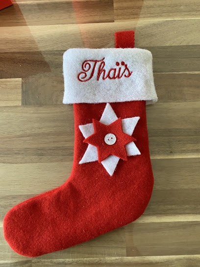 Eugénie Des îles, Magasin de Vêtements à Sainte-Marie-de-Gosse