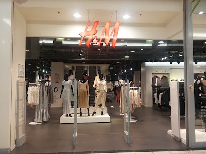 H&M, Magasin de Vêtements à Goyrans