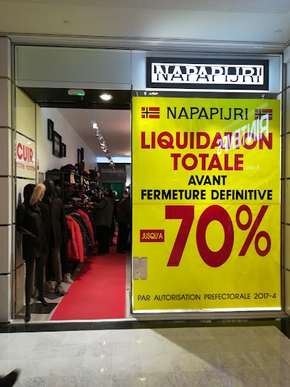 Napapijri Printemps Parly 2, Magasin de Vêtements au Chesnay