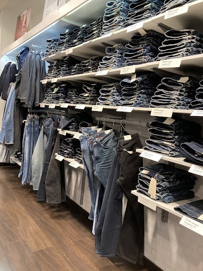 Celio, Magasin de Vêtements à Tignieu-Jameyzieu