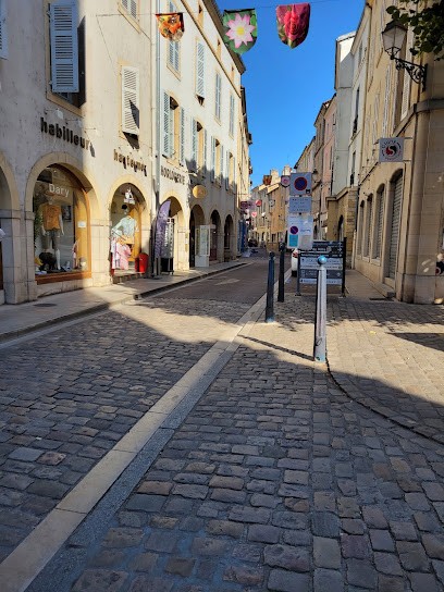 Dary Sarl, Magasin de Vêtements à Cluny