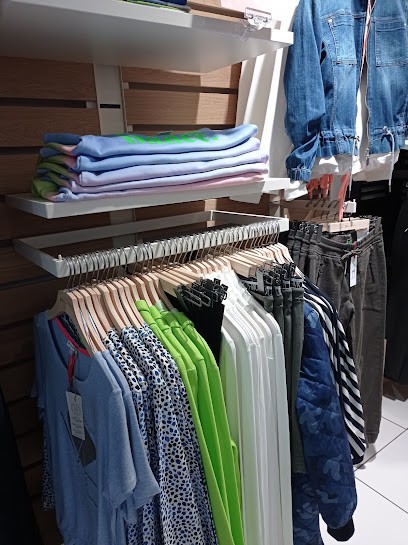 Magasin LA LIBERTÉ, Magasin de Vêtements à Semur-en-Auxois