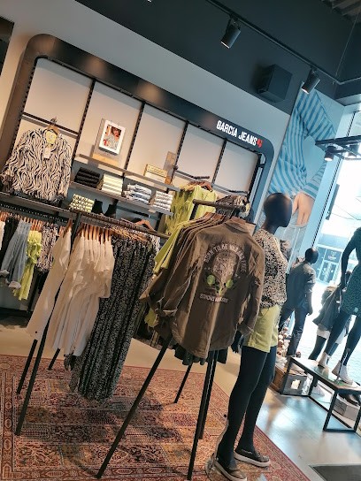 Garcia Jeans, Magasin de Vêtements à Honfleur