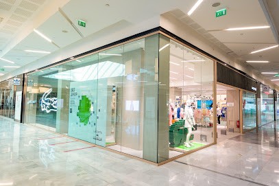 Lacoste, Magasin de Vêtements à Villeneuve-la-Garenne