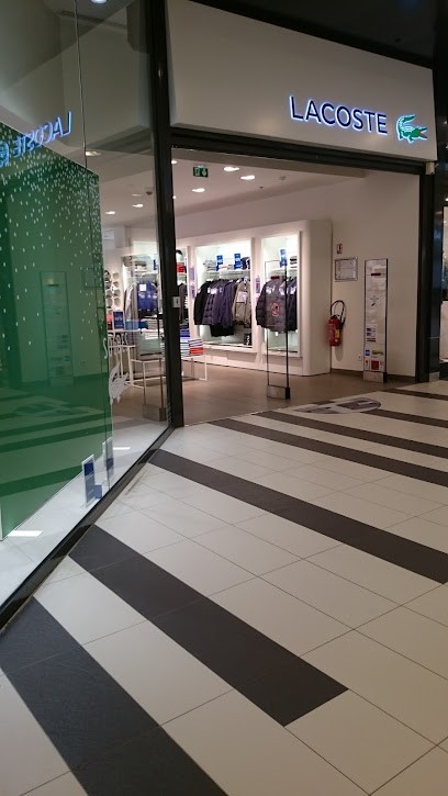 Lacoste, Magasin de Vêtements à Thionville