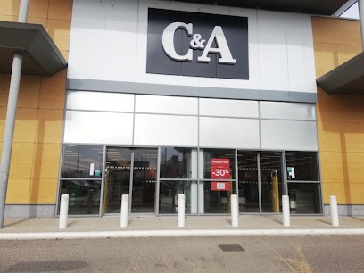 C&A, Magasin de Vêtements à Thoiry