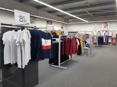 Magasin DistriCenter Luçon, Magasin de Vêtements à Luçon