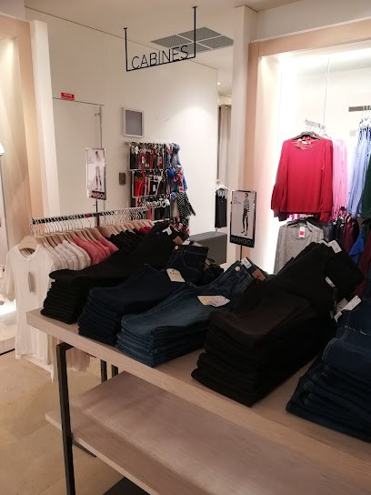 MANGO, Magasin de Vêtements à Epagny Metz-Tessy