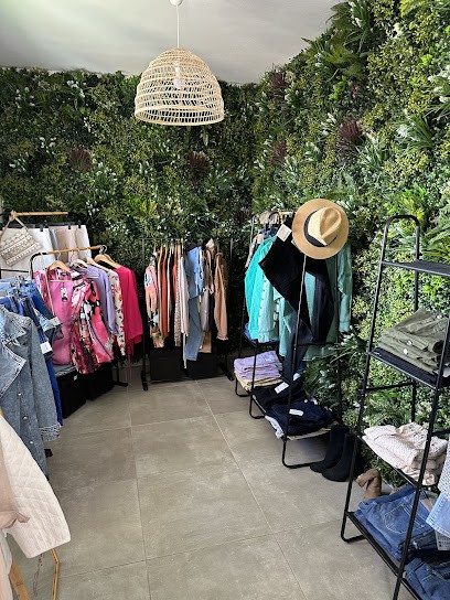 Le Dressing De Romy, Magasin de Vêtements à La Farlède