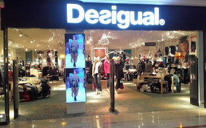 Desigual, Magasin de Vêtements aux Clayes-sous-Bois