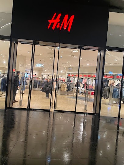H&M, Magasin de Vêtements à Plaisir