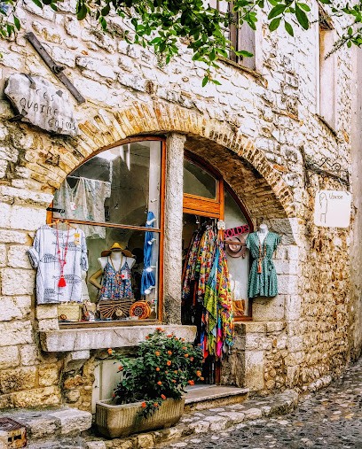 Viktor Pret à Porter, Magasin de Vêtements à Saint-Paul-de-Vence