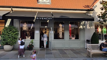 Givenchy La Vallée Village, Magasin de Vêtements à Serris