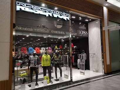 Reservoir, Magasin de Vêtements à Marseille 11