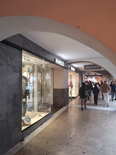 Mango, Magasin de Vêtements à Strasbourg