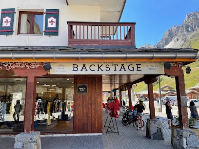 Backstage Concept Store, Magasin de Vêtements à Tignes