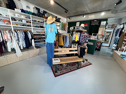 Banc Public Magasin De Vêtements à Pornic