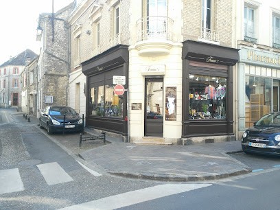 Femme's, Magasin de Vêtements à Moret-Loing-et-Orvanne