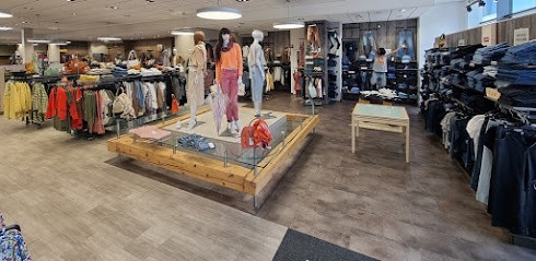 Carré De La Mode, Magasin de Vêtements à Luc-la-Primaube