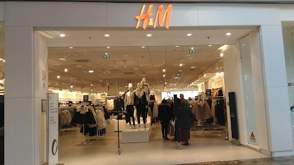 H&M, Magasin de Vêtements à Lieusaint