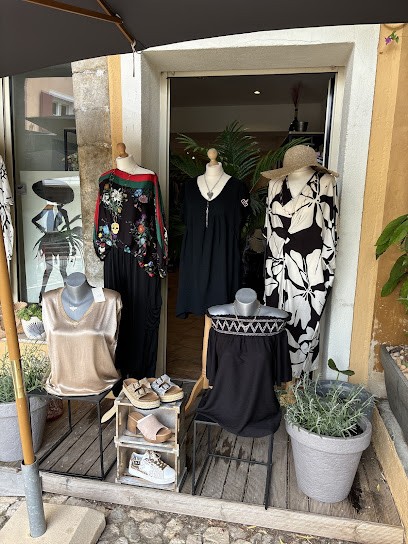 L' ARMOIRE DE LO, Magasin de Vêtements à Moustiers-Sainte-Marie