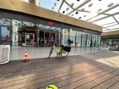 H&M, Magasin de Vêtements à Lescar