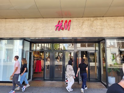 H&M, Magasin de Vêtements à Reims