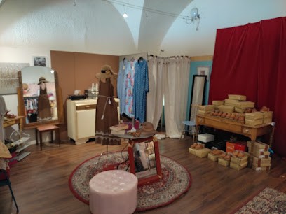 Le Boudoir Des Capricieuses, Magasin de Vêtements à Saint-Amour