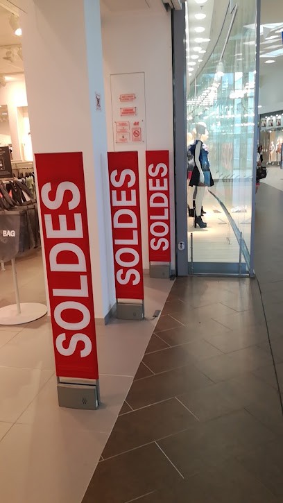 H&M, Magasin de Vêtements à Saint-Pierre-du-Mont