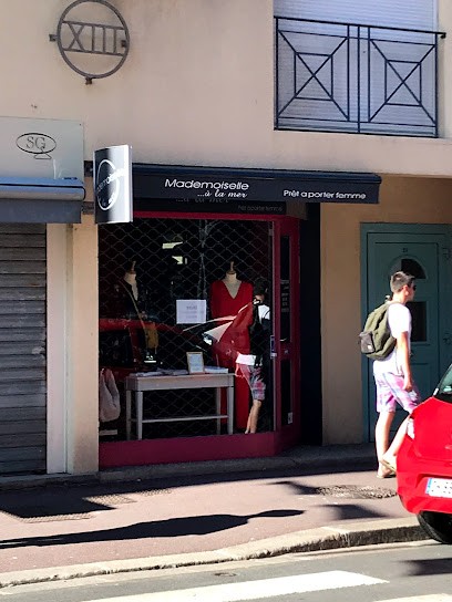 Mademoiselle à La Mer, Magasin de Vêtements à Granville