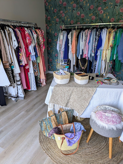 Les P'tites Fringues De Lulu, Magasin De Vêtements à Villeneuve-la-Comtesse