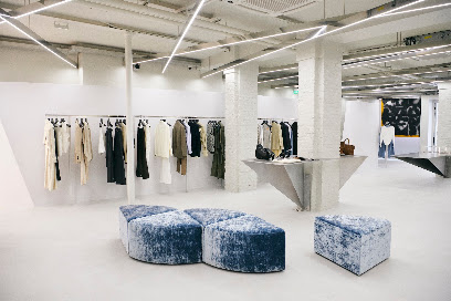 System Flagship Store Paris Magasin De Vêtements à Paris 03