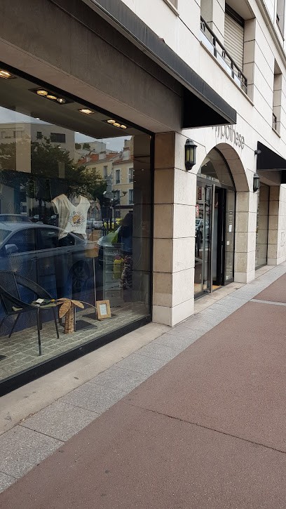 Boutique Hypothèse., Magasin de Vêtements à Issy-les-Moulineaux