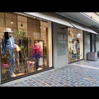 Sixième Sens Femme, Magasin de Vêtements à Sainte-Maxime
