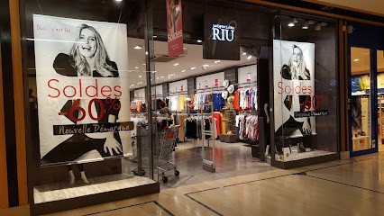 Jacqueline Riu, Magasin de Vêtements à Glisy