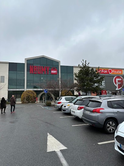 Naumy, Magasin de Vêtements aux Clayes-sous-Bois