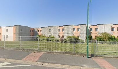 Paris, Magasin de Vêtements à Tinqueux