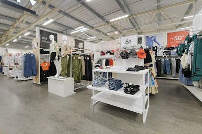 Gemo La Ferte Bernard Shoes And Clothing, Magasin de Vêtements à La Ferté-Bernard