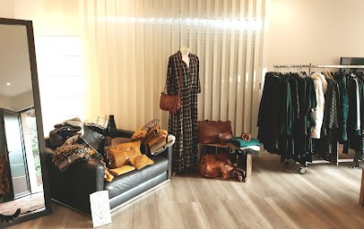 le showroom de Dinny, Magasin de Vêtements à La Ciotat