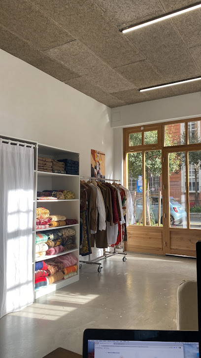 2 Mai Paris Magasin De Vêtements à Paris 20