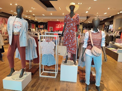 Esprit, Magasin de Vêtements à La Mézière