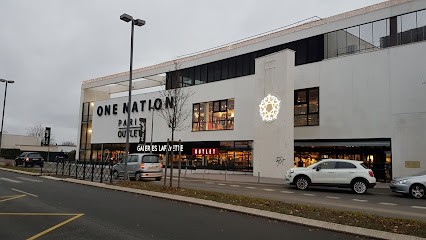 Levi's® Factory Outlet One Nation Les Clayes Sous Bois, Magasin de Vêtements aux Clayes-sous-Bois
