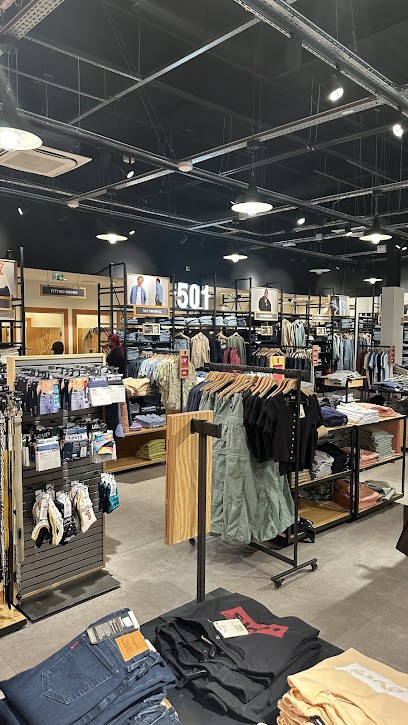 Levi's® Factory Outlet Roissy CDG Gonesse, Magasin de Vêtements à Gonesse